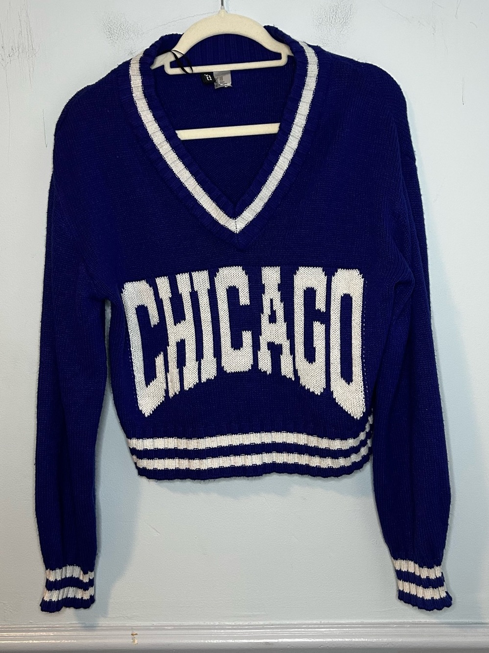 Divided Blue & White Striped “Chicago” Knit V-Neck Sweater Size XXS